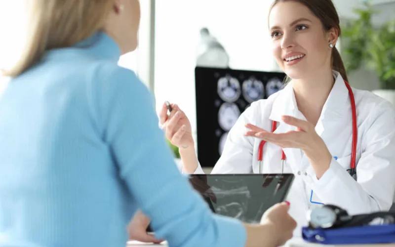 Jak wygląda pierwsza wizyta u neurologa i kiedy się zgłosić?
